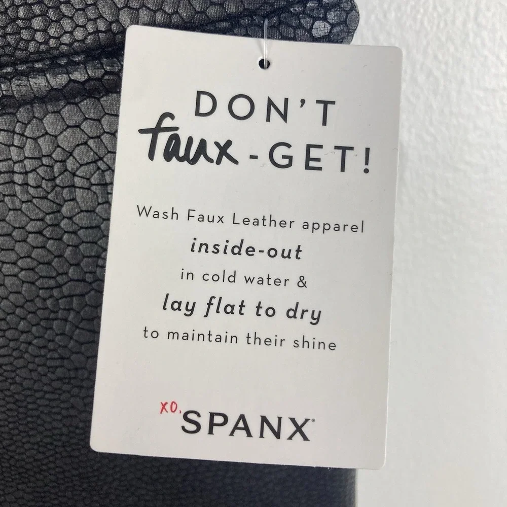SPANX Shape NWT Faux‎ Leather Pebbled Legging in Pebble Grey Snakeskin Reptile S